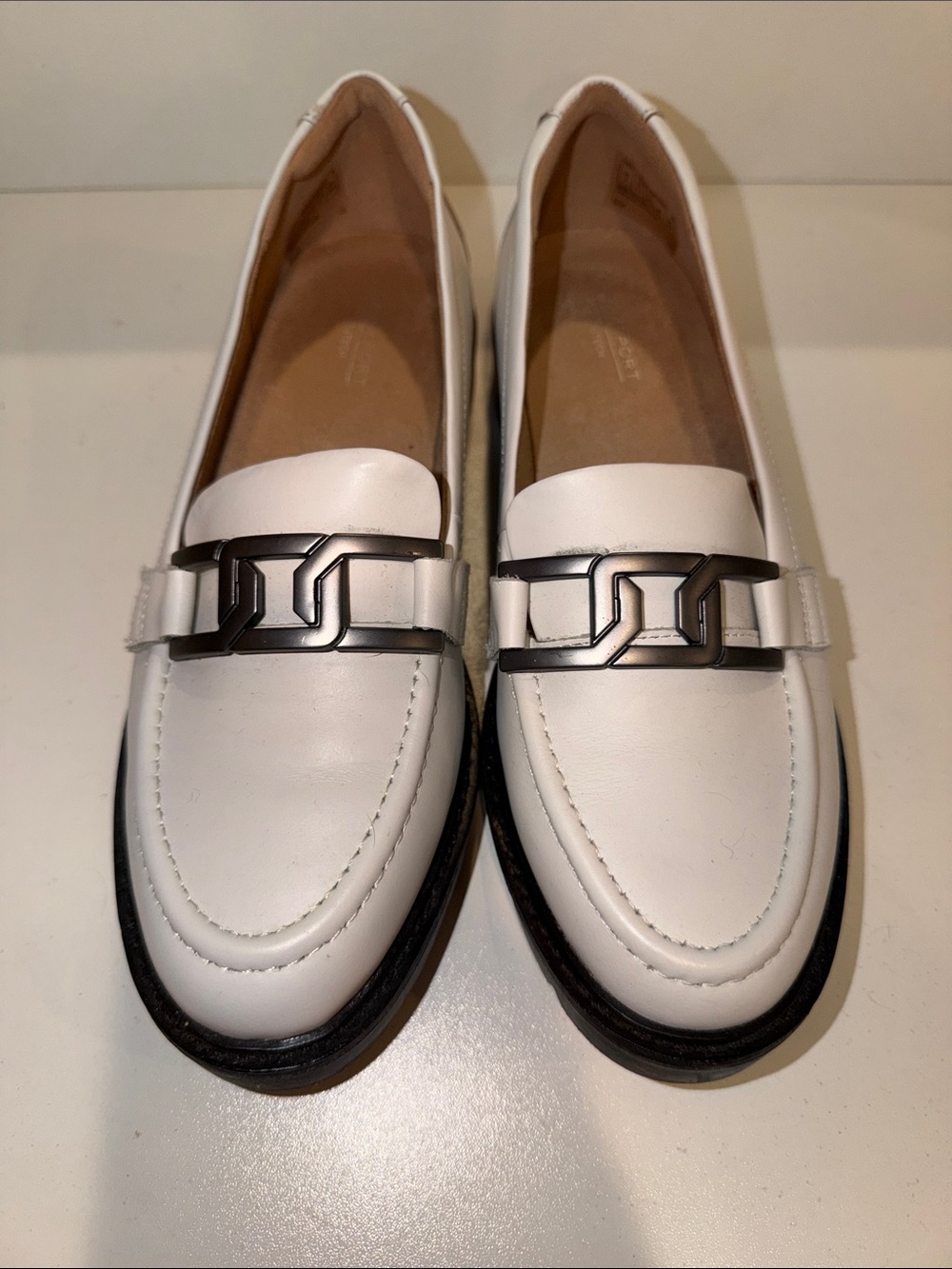 Rockport White Leather Loafers with Silver-Tone Chain Accent